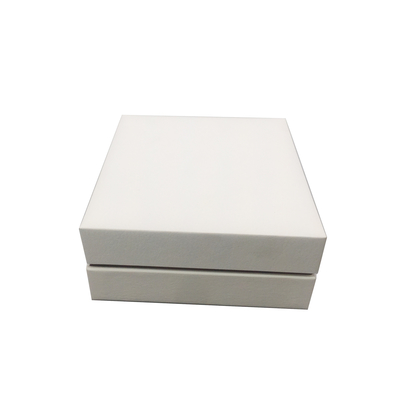 Casse regalo in cartone rigido di colore bianco per collane di lusso